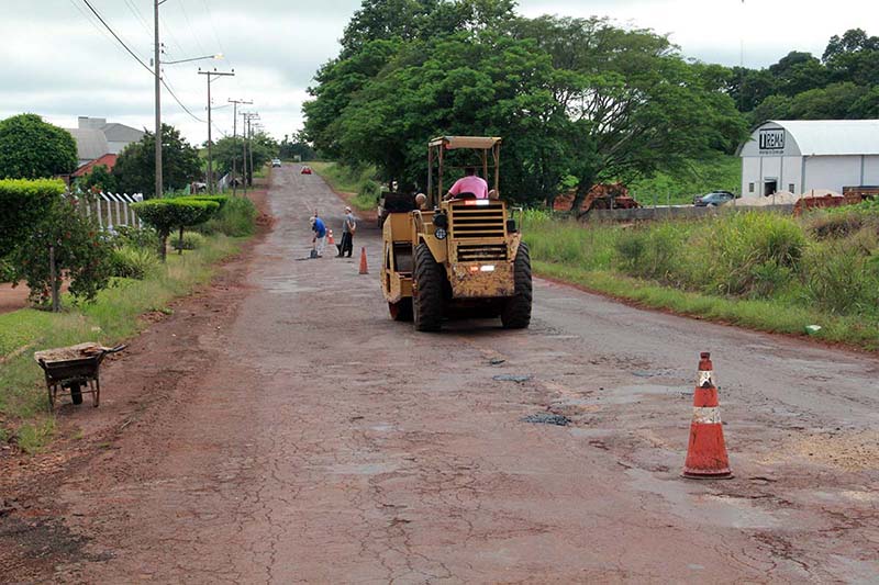 SECRETARIAS REALIZAM MELHORIAS NAS VIAS DA CIDADE